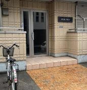 【エントランス】 | ハウスフィールド | 清潔なエントランスです