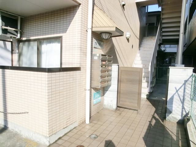 フローラ水山のエントランス