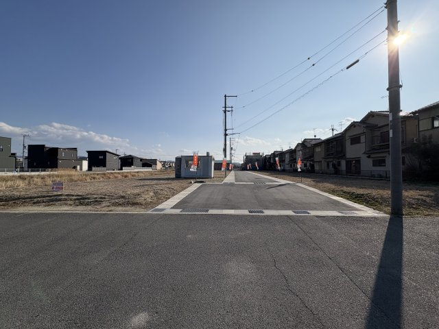 大和高田市西坊城町　全9区画の前面道路含む現地写真
