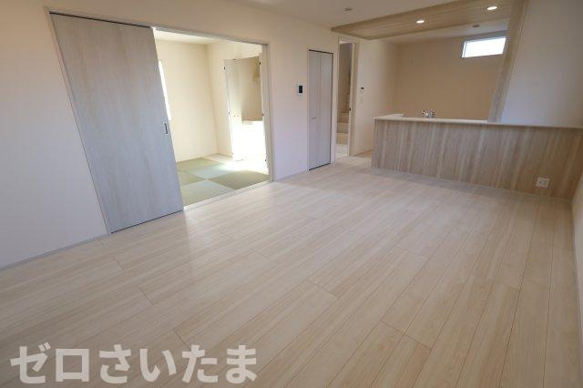 《仲介手数料無料》緑区大字三室891-6新築一戸建てブルーミングガーデンの居間・リビング