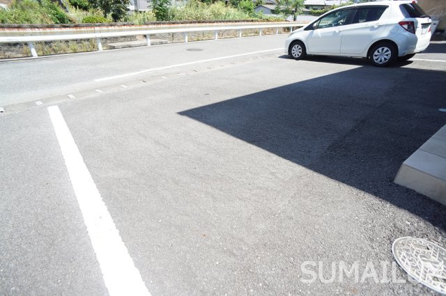 ＨＡＵＳ　ＦＡＭＩＬＩＥの駐車場