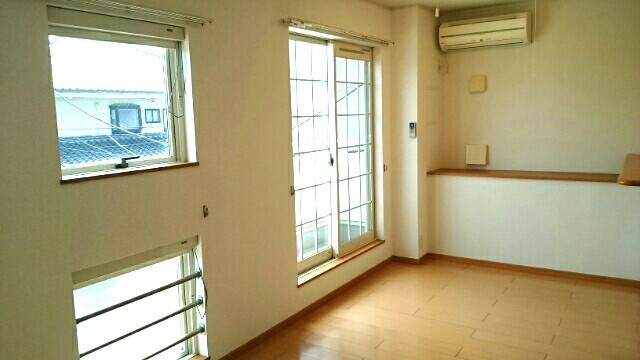 カルムBの居間・リビング