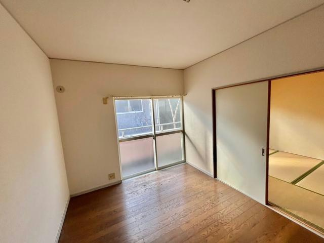 ハイツ西庄の居間・リビング