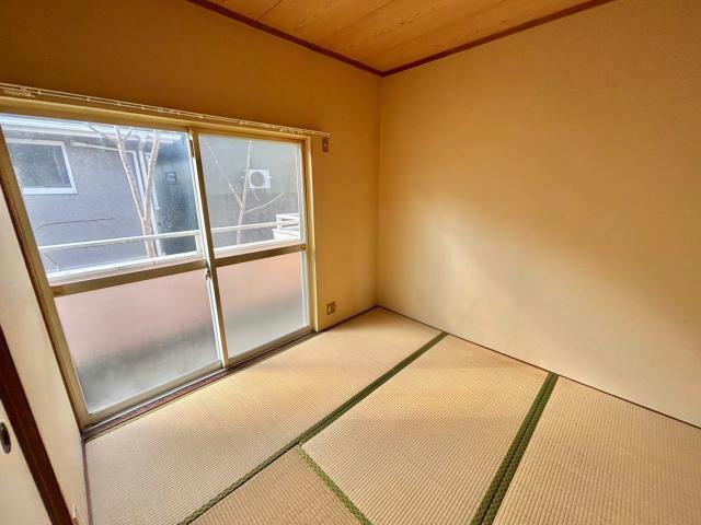 ハイツ西庄の居間・リビング