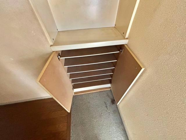 ハイツ西庄の玄関