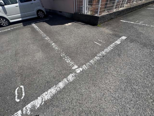 ハイツ西庄の駐車場