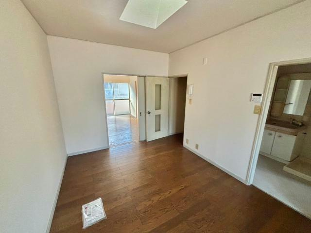 ハイツ西庄の居間・リビング