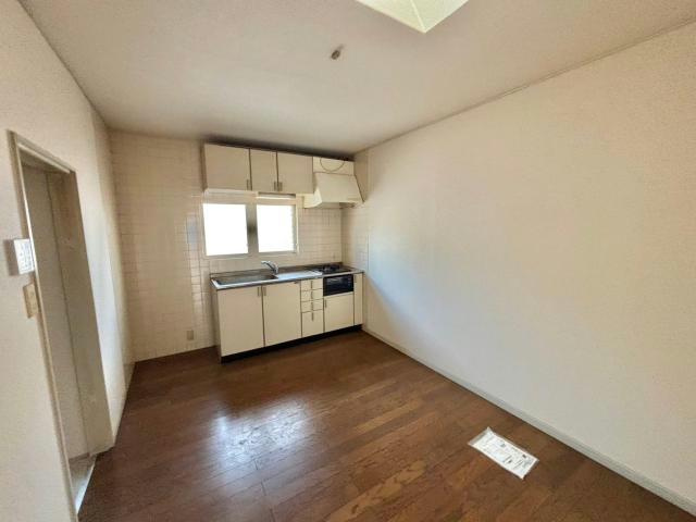 ハイツ西庄の居間・リビング