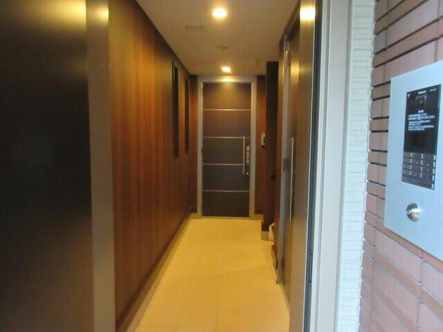 ＡＣＯＲＤＥ東中野のエントランス|落ち着いた雰囲気の共用エントランス