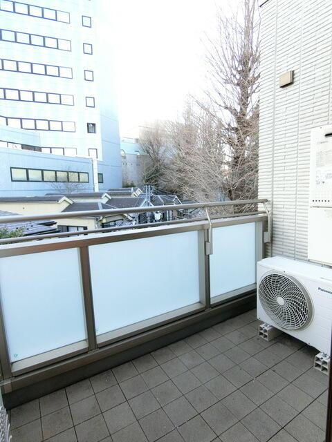 ＡＣＯＲＤＥ東中野のバルコニー|開放感あるバルコニーで洗濯物も快適 