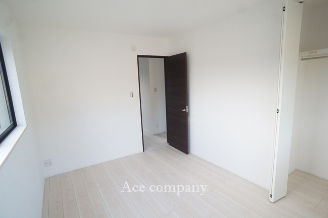 【子供部屋】 | 八尾市上之島町南2丁目 | 【2階：南側洋室6帖】クローゼット完備です♪