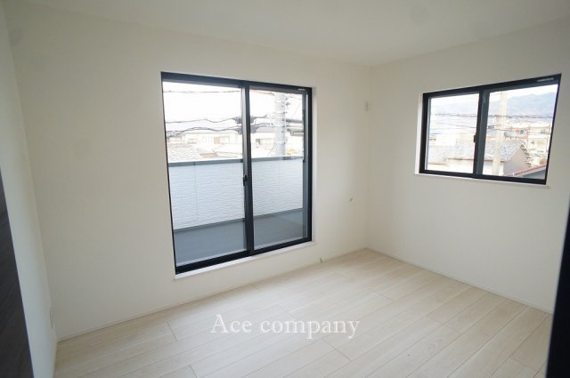 【子供部屋】 | 八尾市上之島町南2丁目 | 【2階：北東側洋室6帖】北側のバルコニーに面したお部屋です☆