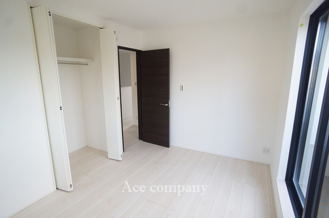 【子供部屋】 | 八尾市上之島町南2丁目 | 【2階：北東側洋室6帖】クローゼット完備です♪