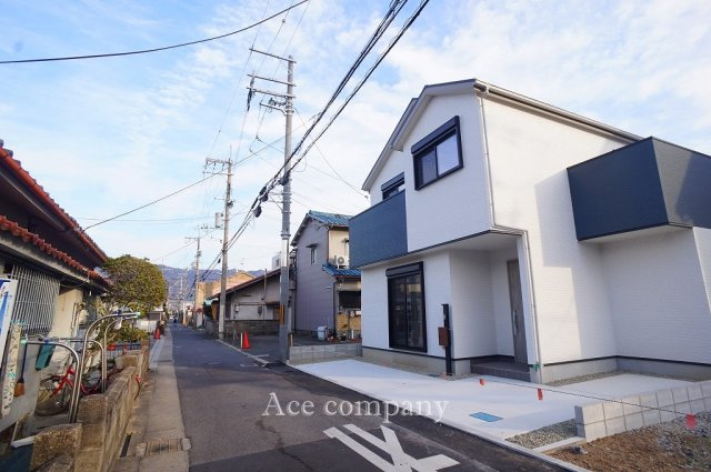 【前面道路含む現地写真】 | 八尾市上之島町南2丁目 | 【前面道路：幅員約4ｍ】建物東側も現況通路で建物隣接していません♪