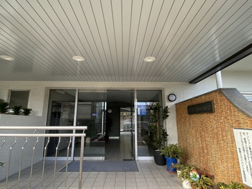 紫野スカイハイツのエントランス