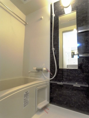 【浴室】 | リブリ・シャドゥール | ゆったり過ごせるお風呂です