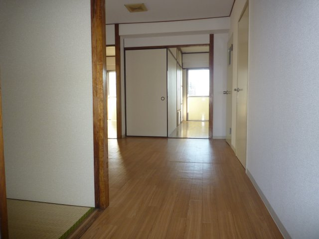 みよしビルの居間・リビング