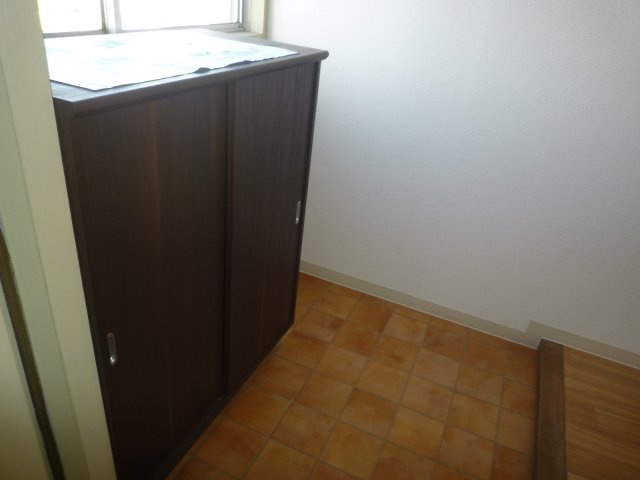 みよしビルの玄関