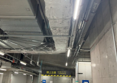 【バルコニー】 | ステーションスカイタワー小田急相模原 | バルコニーは、建物内から室外へ楽に出入りできる便利なスペースです。また、バルコニーには手すりを付けることが義務付けられており、手すりの高さは110cm以上で施工することが建築基準法で定められています。