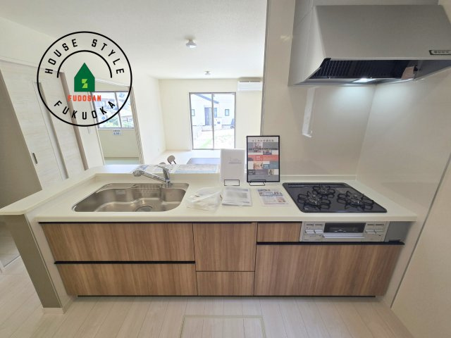 大野城市中3丁目第1-1棟（1号棟）の内観：施工例|ご家族を近くに感じられる対面キッチンのLDK。会話もはずみそうですね。