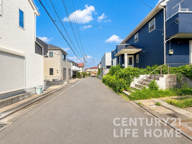【前面道路含む現地写真】 | 小田急多摩線「五月台」中古戸建 | 前面道路含む現地写真です