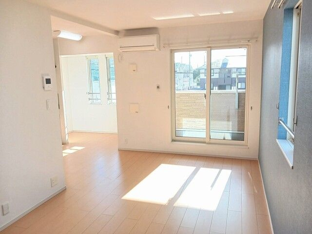 サンシード・Ｂの居間・リビング|こちらのリビングで趣味の時間をお楽しみください