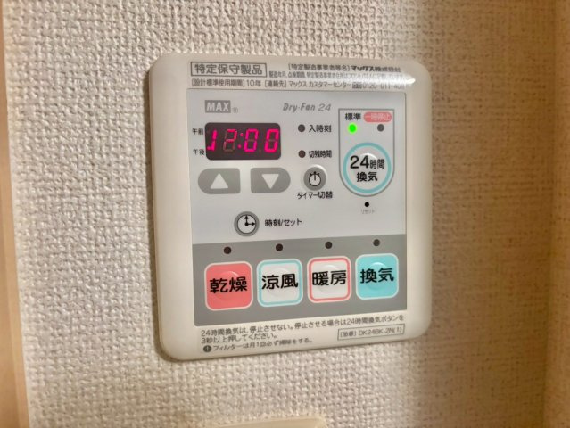 リジュール南条の駐車場