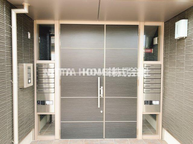 シャーメゾン引土のエントランス|防犯対策もばっちり◆