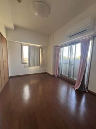 ロイヤルマンション豊橋公園の洋室