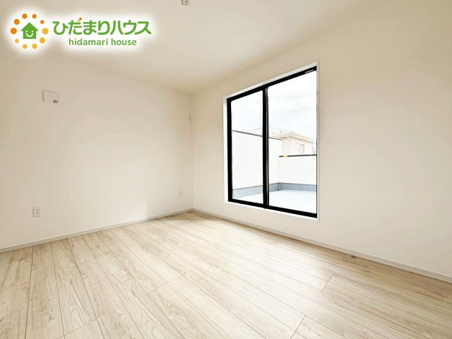 【寝室】 | ひたちなか市足崎2期　新築戸建 | バルコニーに面していて、たっぷり光りの入る明るい主寝室です！