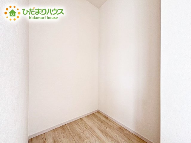 【収納】 | ひたちなか市足崎2期　新築戸建 | たくさんの洋服をかけてもシワになりにくいウォークインクローゼット。洋服以外にも、普段使わない家電やスーツケース、ストック品など何でも片付く嬉しい空間です。