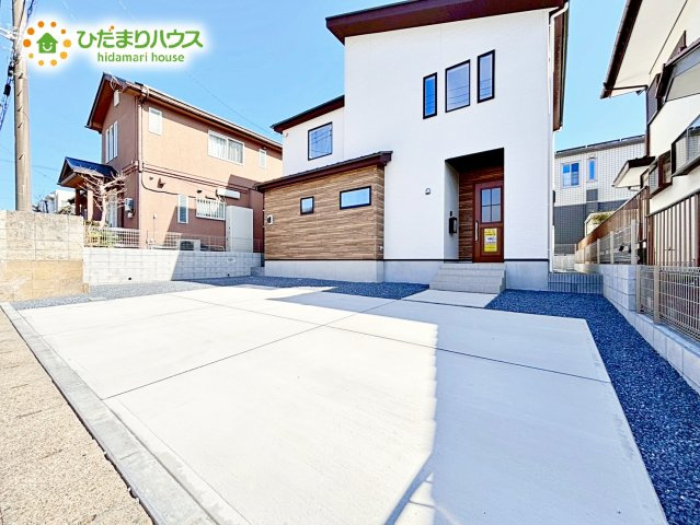 【駐車場】 | ひたちなか市足崎2期　新築戸建 | ゆったりとしたカースペースで、ファミリーカーや軽自動車もラクラク駐車出来ますね♪