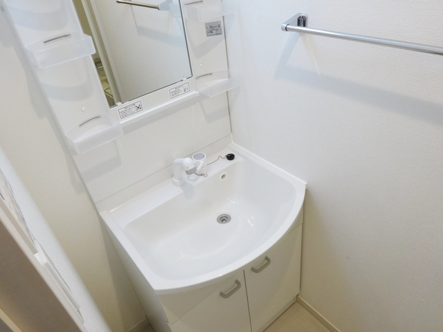 リブリ・シャドゥールの洗面所|洗面台独立です。