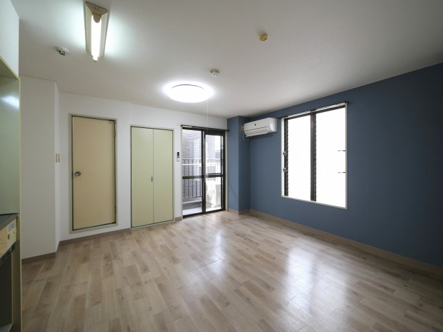 大阪市北区国分寺２丁目の賃貸マンションの居間・リビング