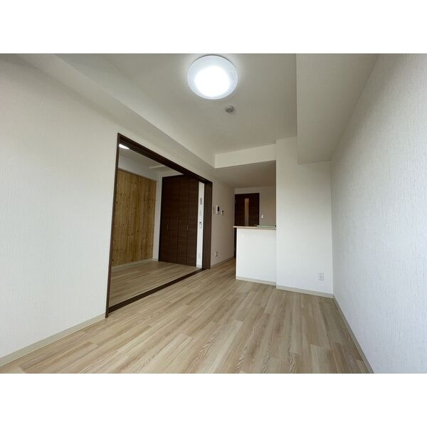 FREEDOM residence藤井寺岡の居間・リビング
