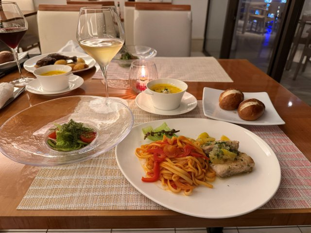 アラマハイナコンドホテルのその他共用部分|メインレストランの夕食