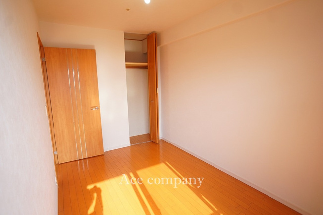 【子供部屋】 | コートヴィラージュ平野 | 【洋室5帖】クローゼット完備です♪