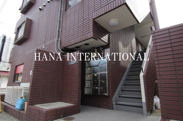 ウスタロスTKのエントランス