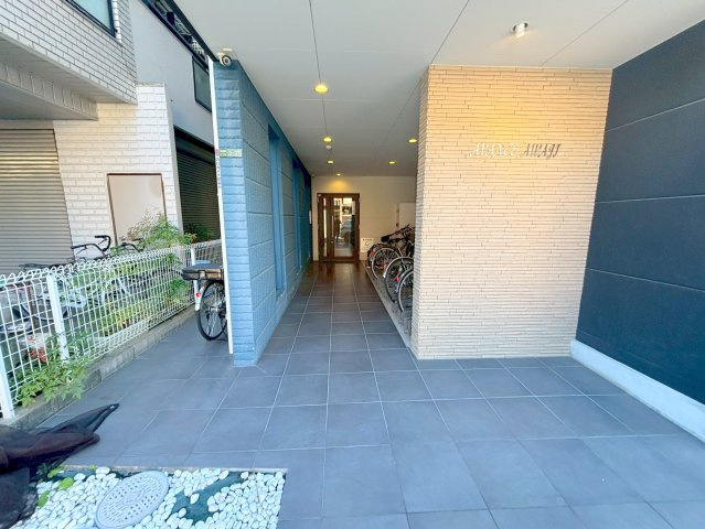 アヴァンス淡路のエントランス