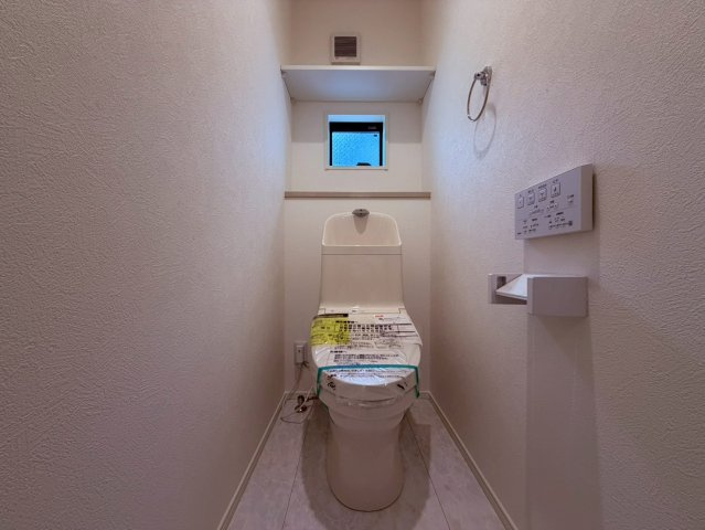 【玄関】 | 練馬区南大泉５丁目　新築戸建て | （建築中）開放的な玄関スペース、シューズインクローク付です