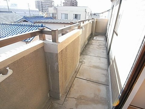 ロータリービルド西宮のバルコニー