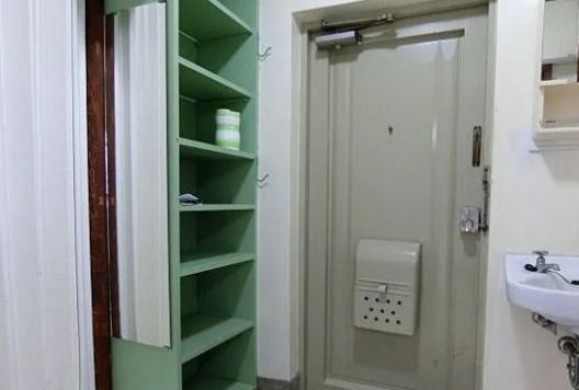 第一長縄ビルの玄関