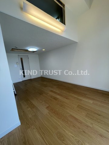 ゼウス梅田アクアの洋室|落ち着いた色調の洋室です