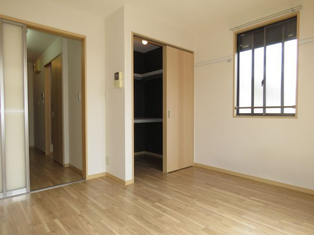 ロイヤルパークの洋室