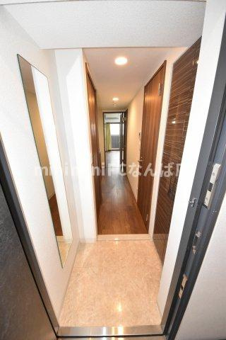 HRフロントリーガル難波ウエストの玄関