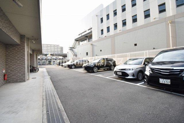 エスリード福島リバーフロントの駐車場