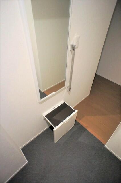 アルバグランデの玄関|玄関の足置きです