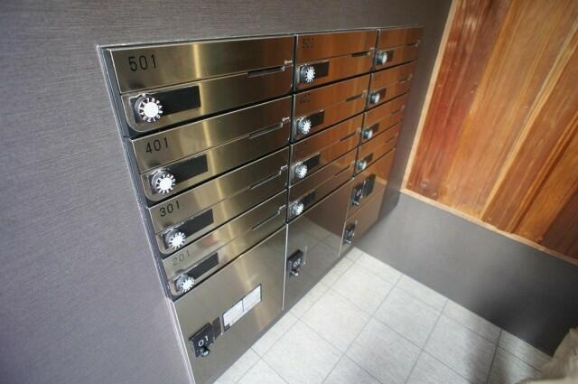 アルバグランデのその他共用部分|ポストと宅配ボックスです