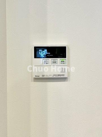 モリス綾瀬の発電・温水設備|【給湯リモコン】外での一日を忘れさせてくれるオートバス機能でお好みの湯量・温度に調整された浴槽。