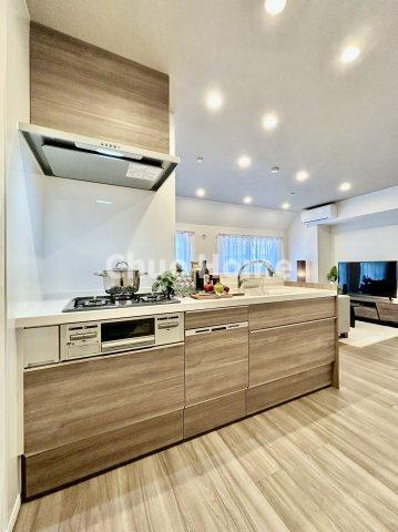 モリス綾瀬のキッチン|ワイドで収納豊富なシステムキッチン